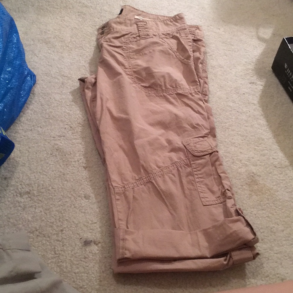 Sanctuary Clothing “Freestyle” Beige Cargo Capris